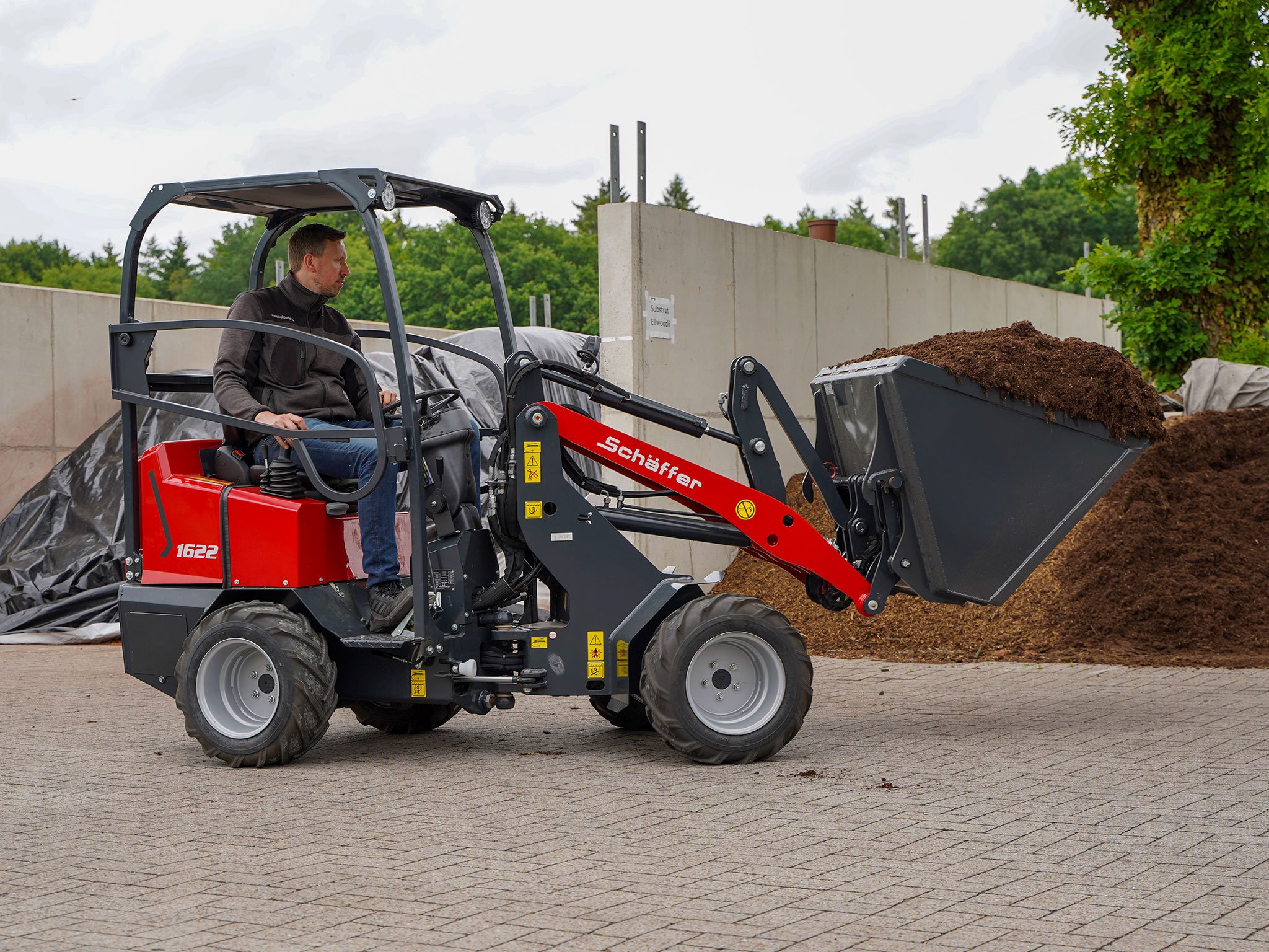 Compact loader 1622 Image 1